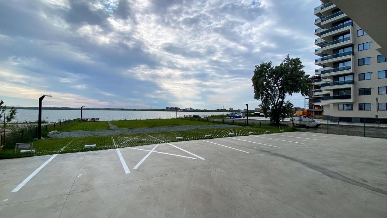 Miriam By The Lake * Mamaia